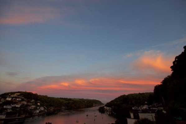 14 October 2022 - 18:33:02
And just look what developed just twenty minutes later. A bit of a belter of a sunset. 
------------------
Weird old sunset over Kingswear